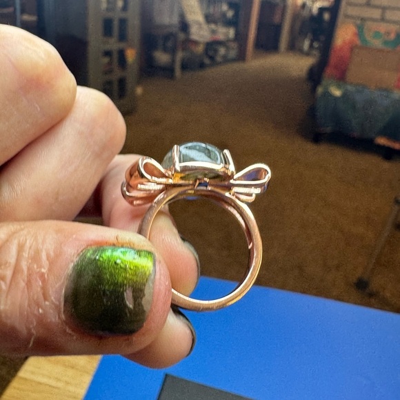 Karis Malagasy Labradorite Love Knot Ring in rolled-gold. 9.40 ctw. Size 8 - Picture 5 of 6